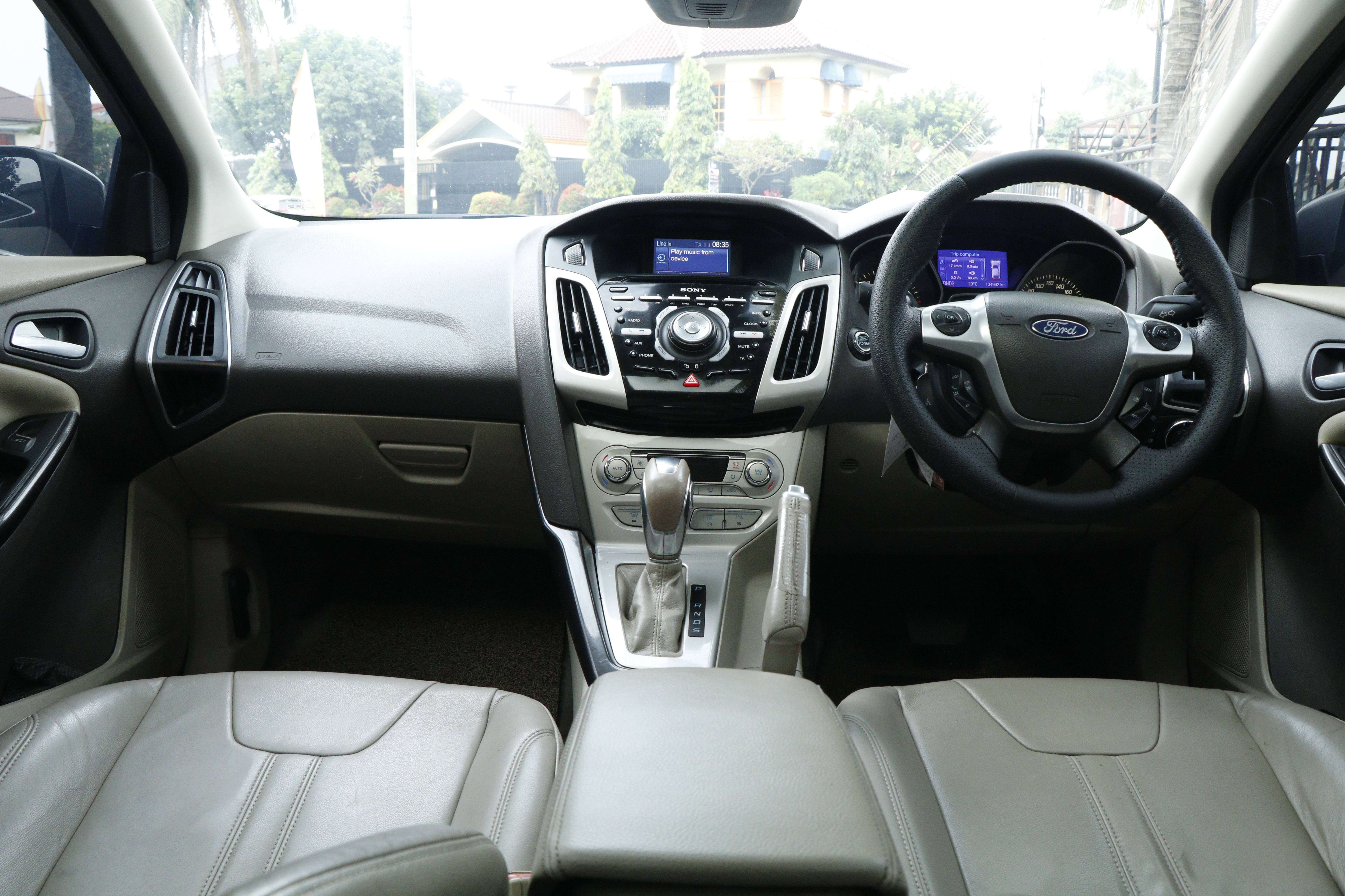 2012 Ford Focus Sedan Titanium 2.0L AT 2012 Ford Focus Sedan Titanium 2.0L AT