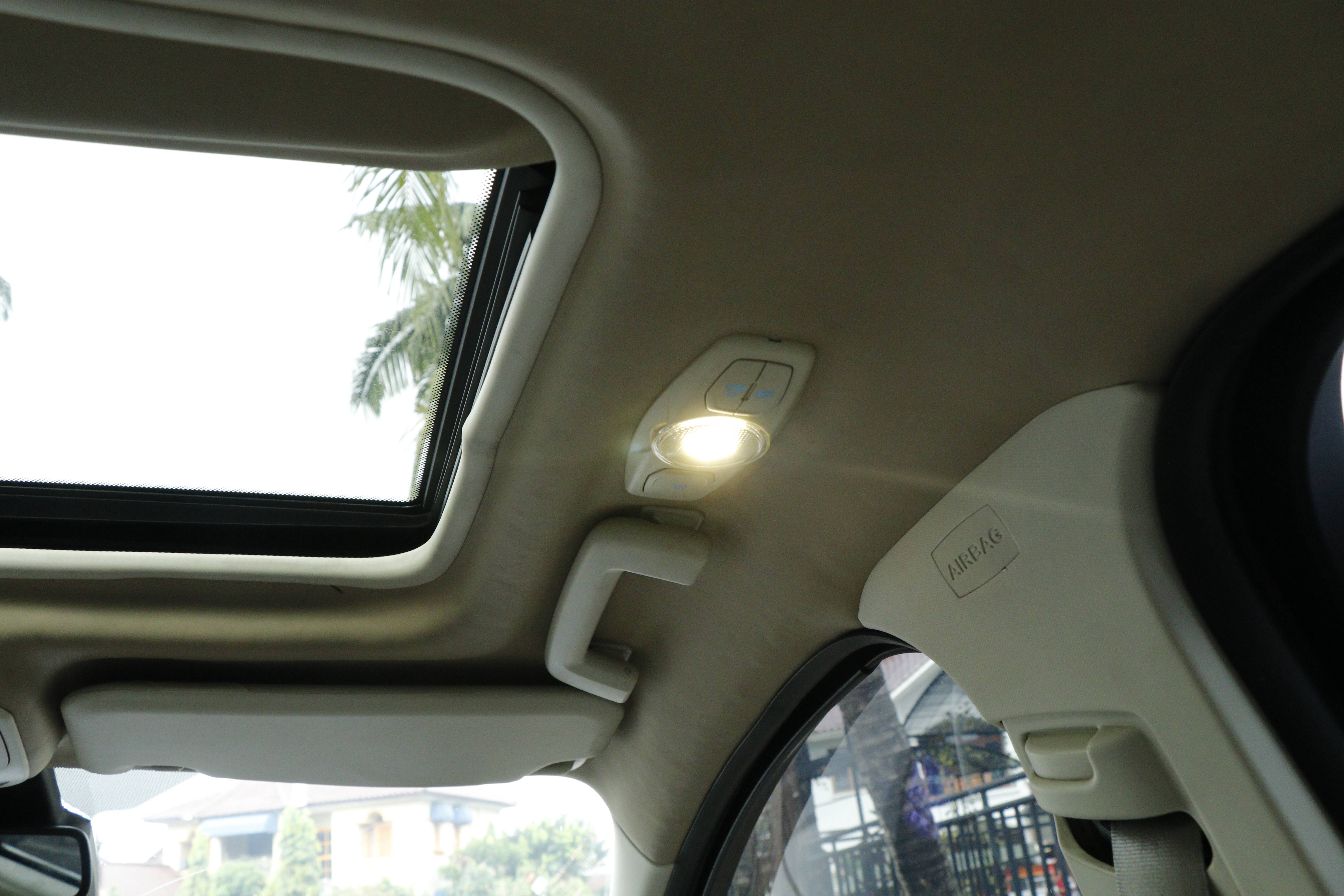 2012 Ford Focus Sedan Titanium 2.0L AT 2012 Ford Focus Sedan Titanium 2.0L AT