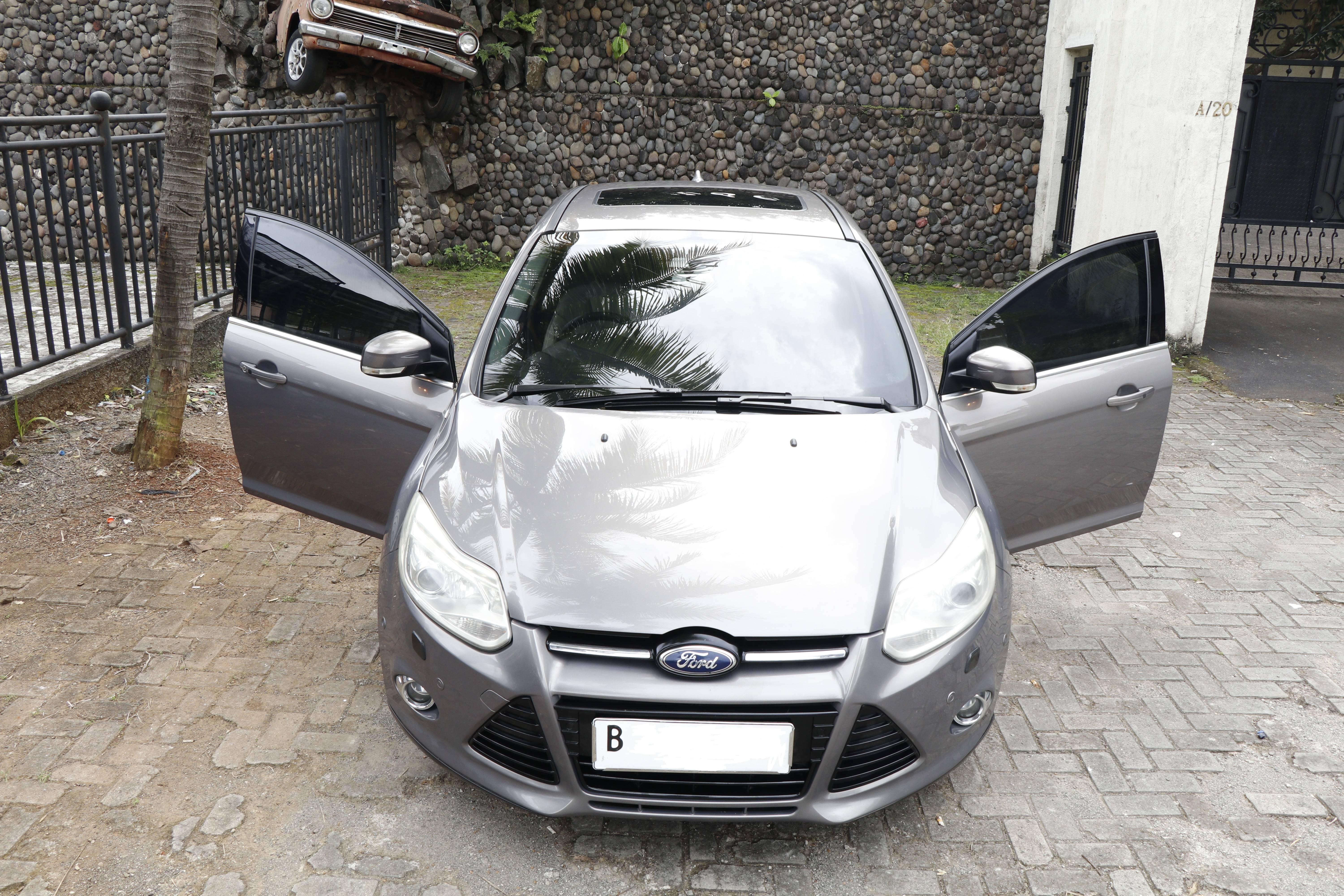 2012 Ford Focus Sedan Titanium 2.0L AT 2012 Ford Focus Sedan Titanium 2.0L AT