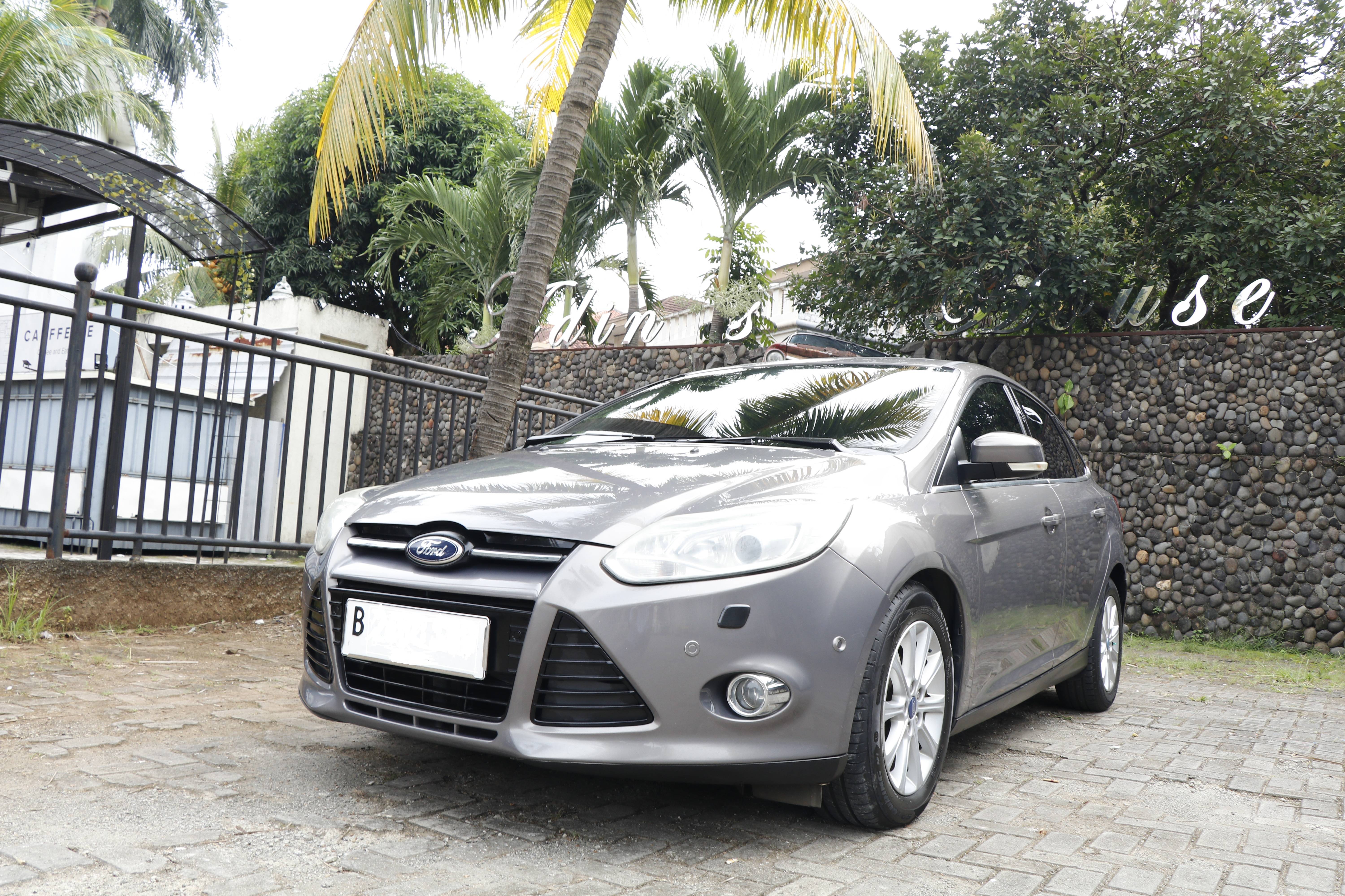 2012 Ford Focus Sedan Titanium 2.0L AT 2012 Ford Focus Sedan Titanium 2.0L AT