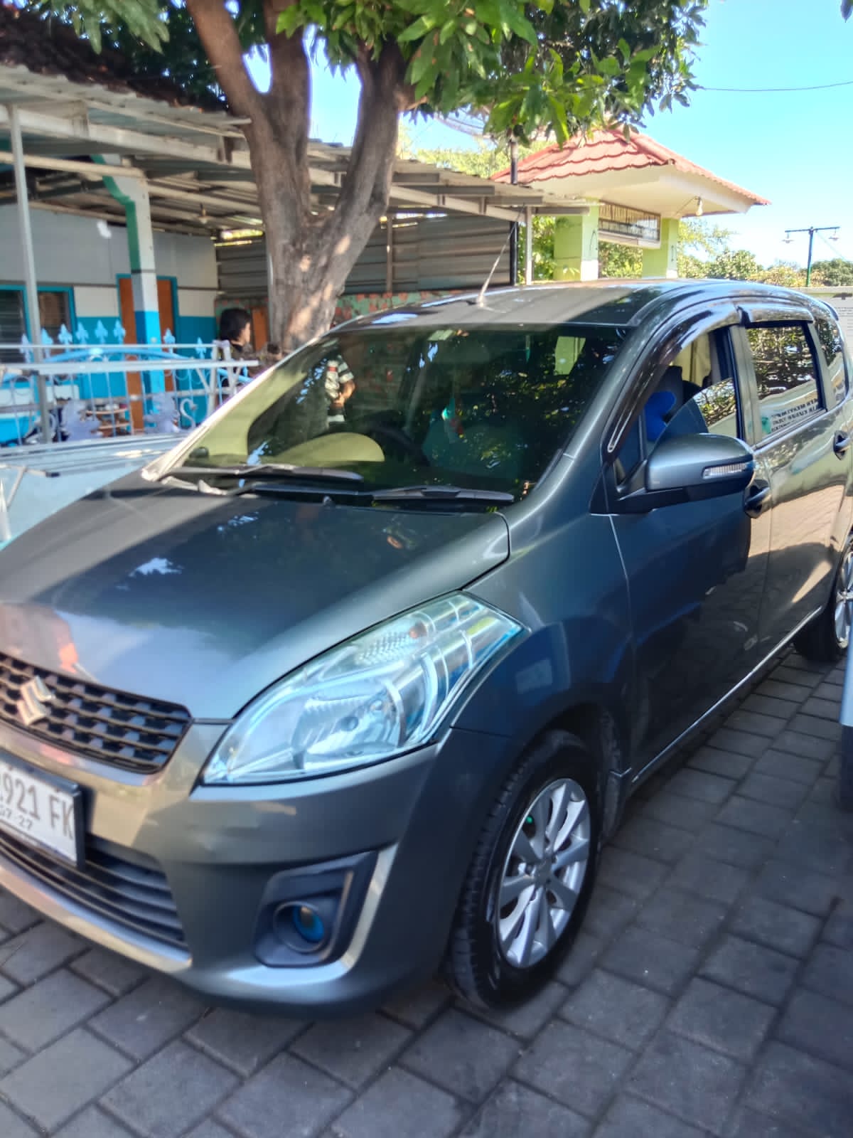 2012 Suzuki Ertiga  Bekas 2012 Suzuki Ertiga  Bekas