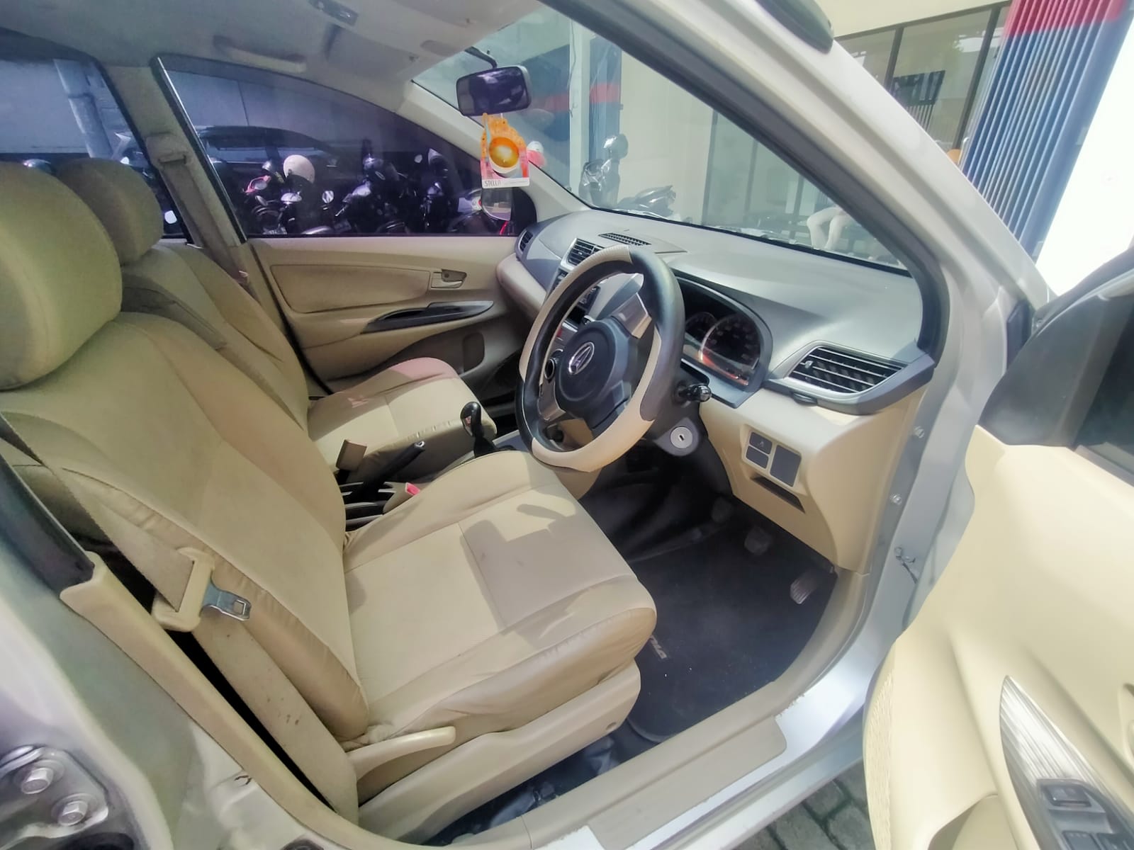 Second Hand 2014 Daihatsu Xenia Second Hand 2014 Daihatsu Xenia