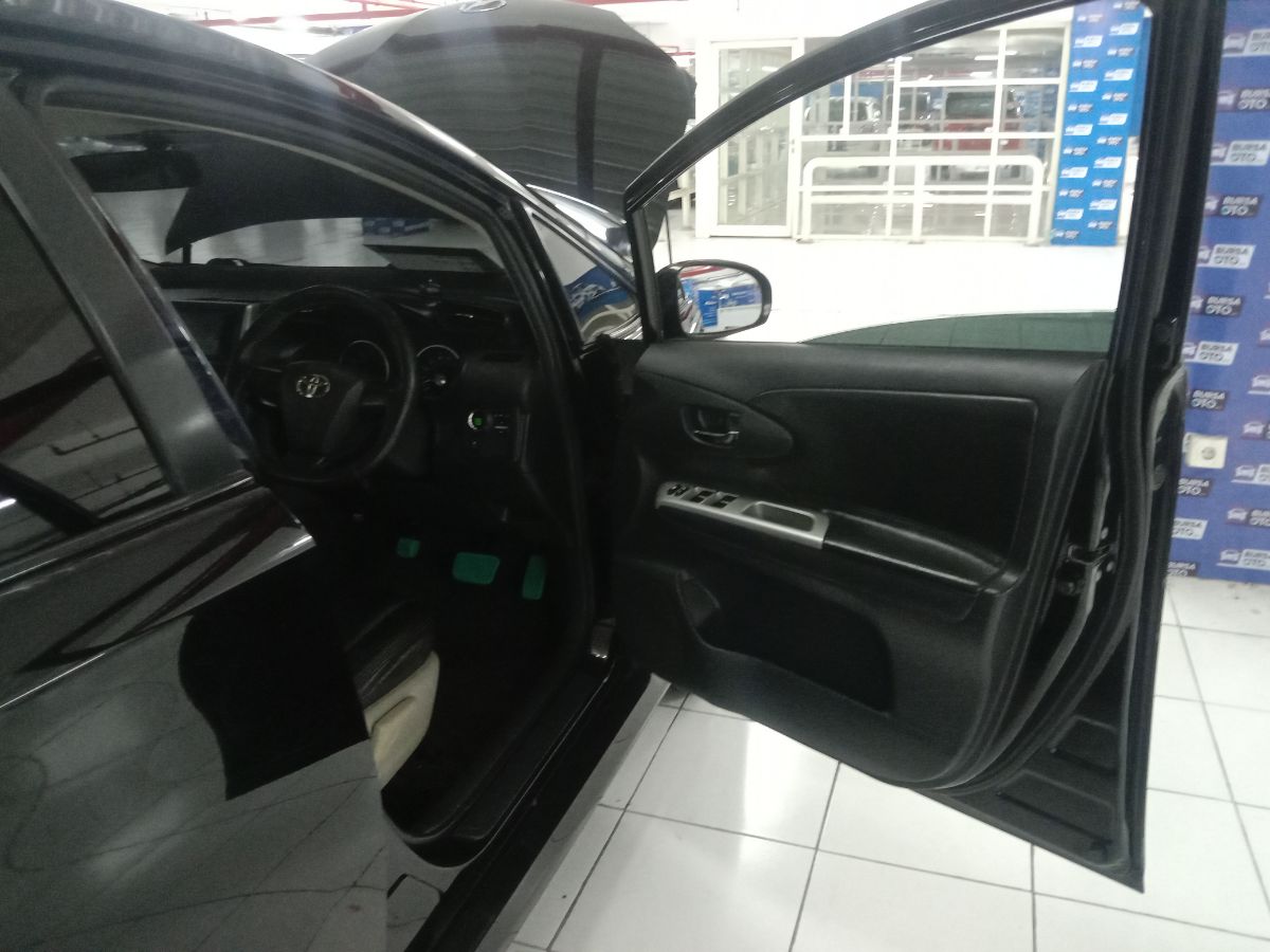 2010 Toyota Wish 1.8 A/T FULL SPEC 2010 Toyota Wish 1.8 A/T FULL SPEC