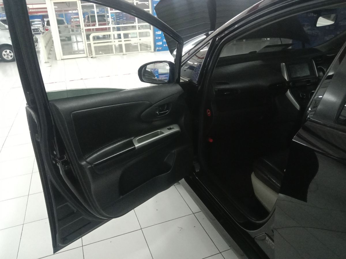 2010 Toyota Wish 1.8 A/T FULL SPEC 2010 Toyota Wish 1.8 A/T FULL SPEC