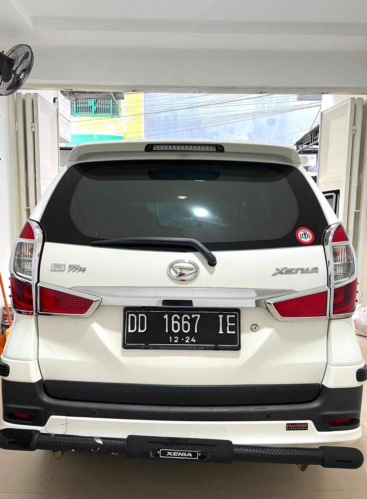 2015 Daihatsu Xenia  1.3L R DLX AT 2015 Daihatsu Xenia  1.3L R DLX AT