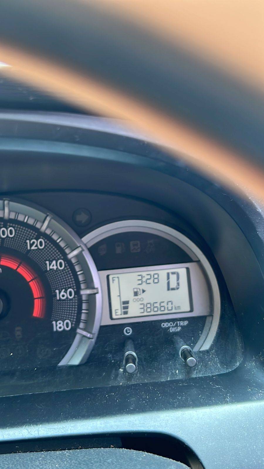 2015 Daihatsu Xenia  1.3L R DLX AT 2015 Daihatsu Xenia  1.3L R DLX AT