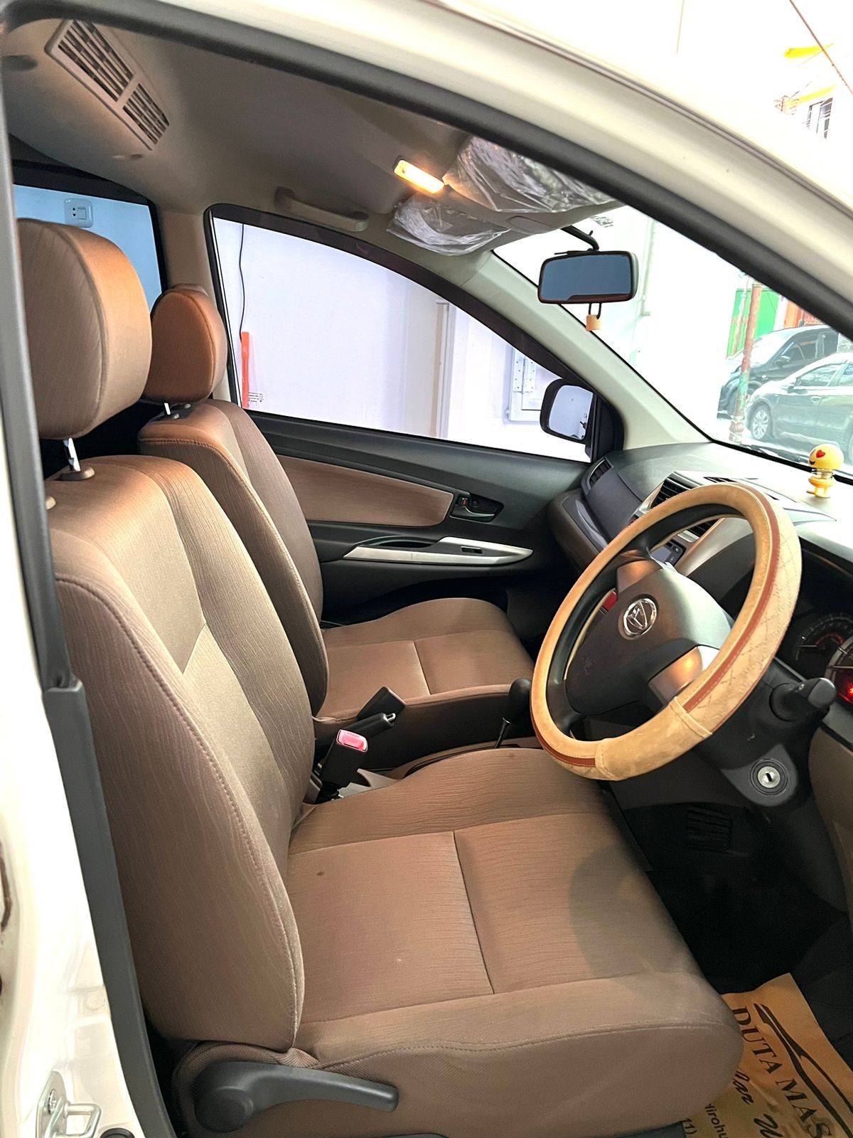 2015 Daihatsu Xenia  1.3L R DLX AT 2015 Daihatsu Xenia  1.3L R DLX AT