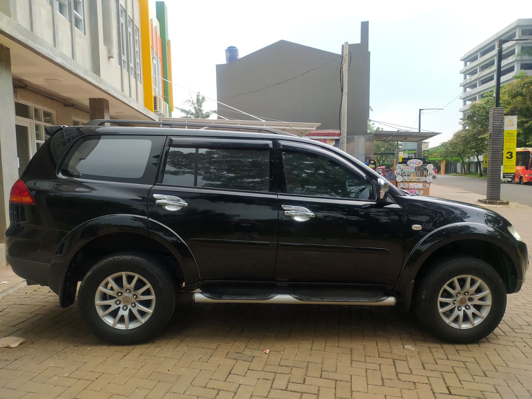 2010 Mitsubishi Pajero Sport Exceed AT 4x2 2010 Mitsubishi Pajero Sport Exceed AT 4x2