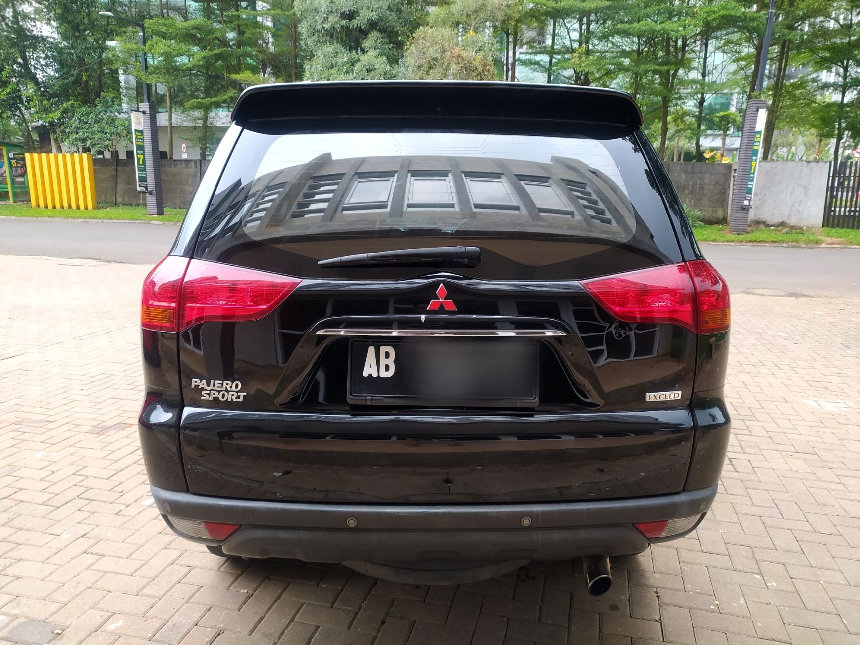 2010 Mitsubishi Pajero Sport Exceed AT 4x2 2010 Mitsubishi Pajero Sport Exceed AT 4x2