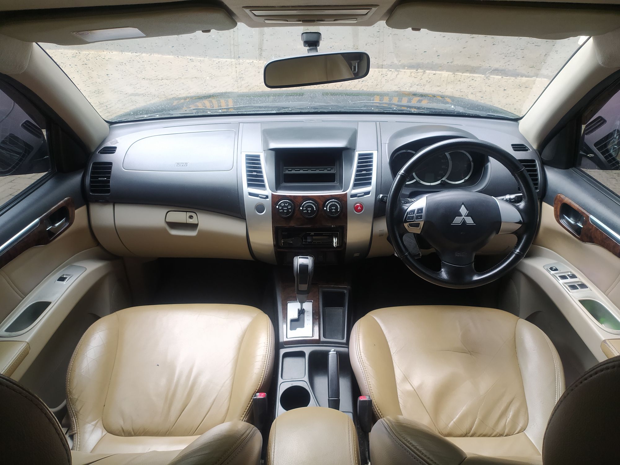 2010 Mitsubishi Pajero Sport Exceed AT 4x2 2010 Mitsubishi Pajero Sport Exceed AT 4x2