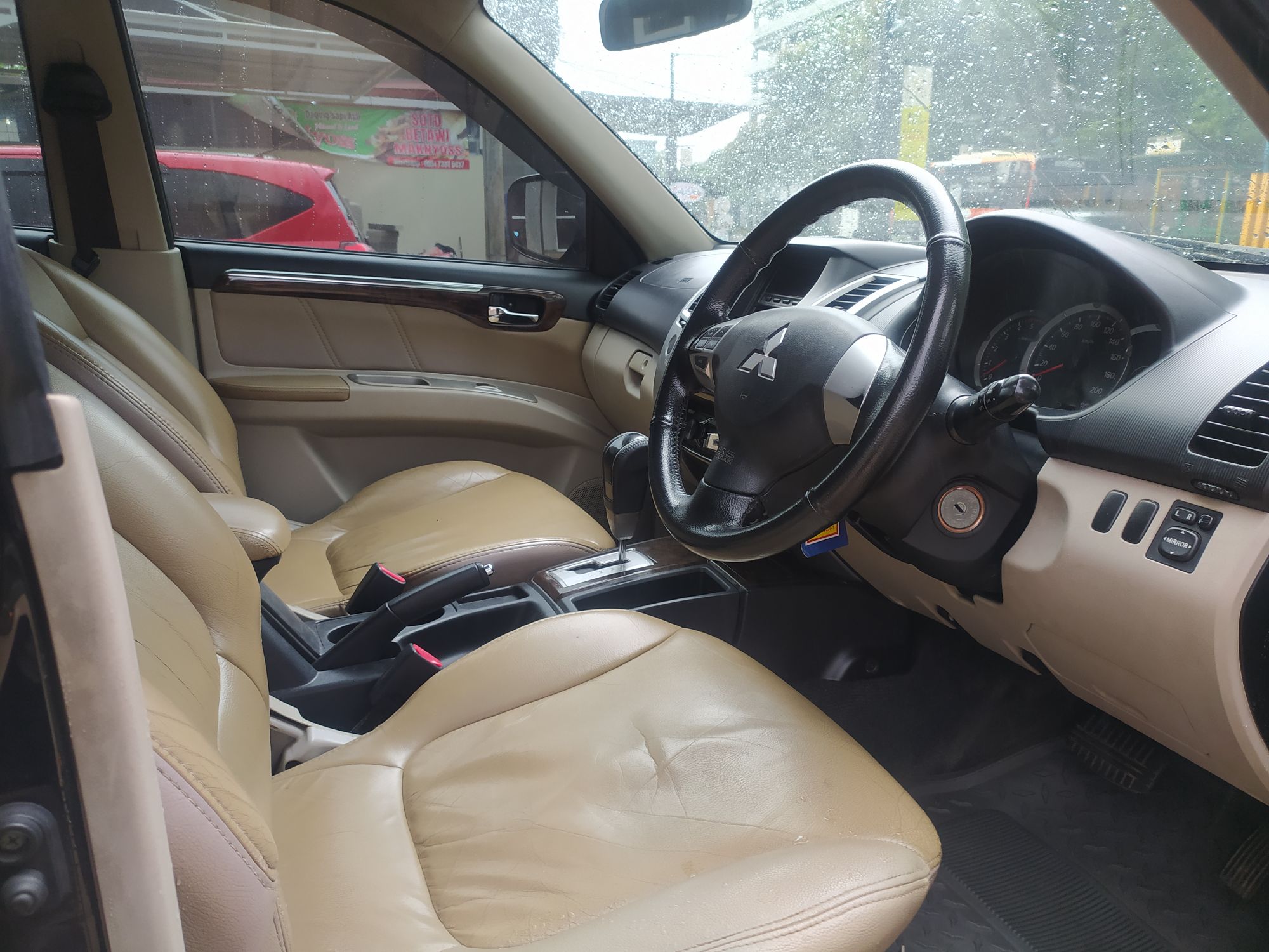 2010 Mitsubishi Pajero Sport Exceed AT 4x2 2010 Mitsubishi Pajero Sport Exceed AT 4x2