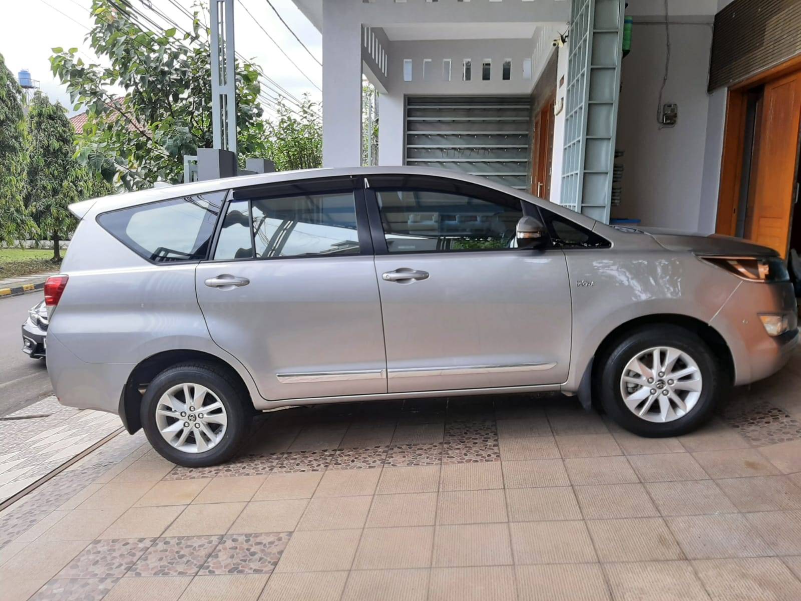 Second Hand 2017 Toyota Kijang Innova 2.0 V AT Second Hand 2017 Toyota Kijang Innova 2.0 V AT