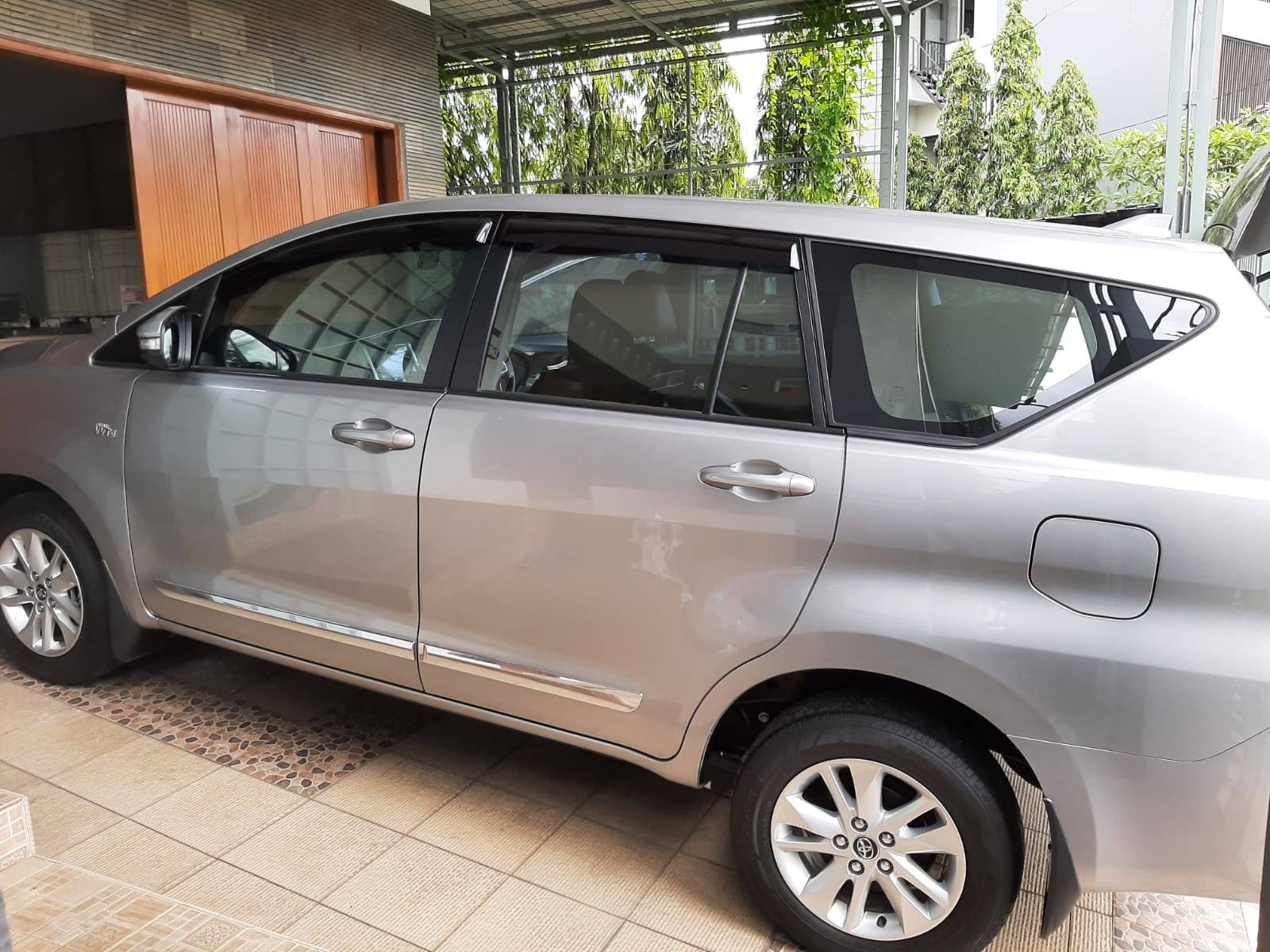 2017 Toyota Kijang Innova 2.0 V AT 2017 Toyota Kijang Innova 2.0 V AT