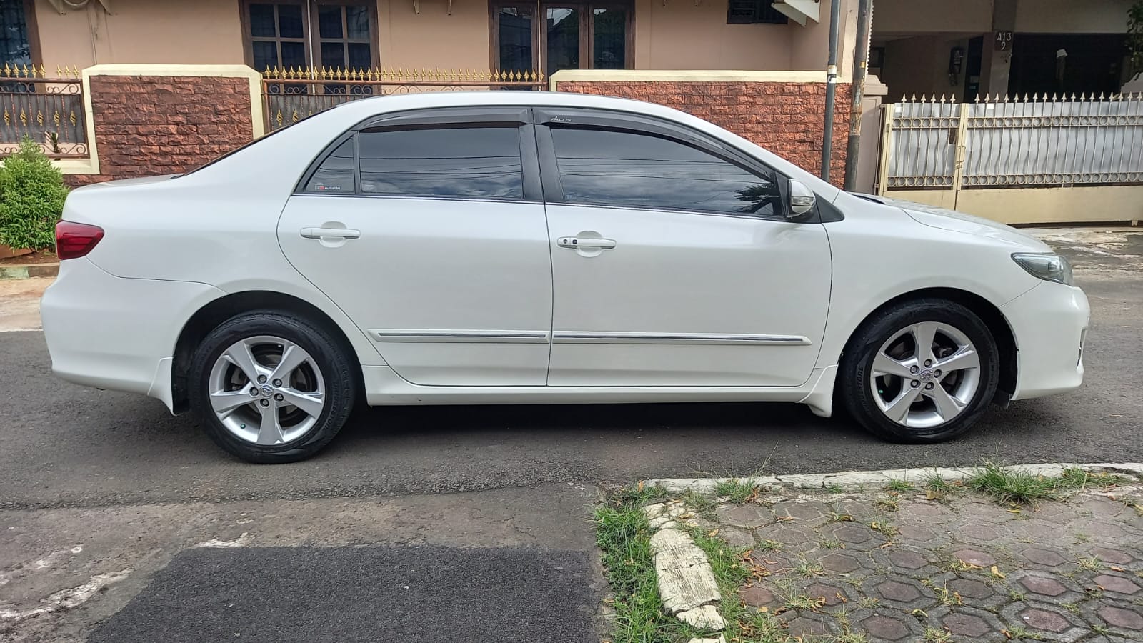 2013 Toyota Corolla Altis 2013 Toyota Corolla Altis