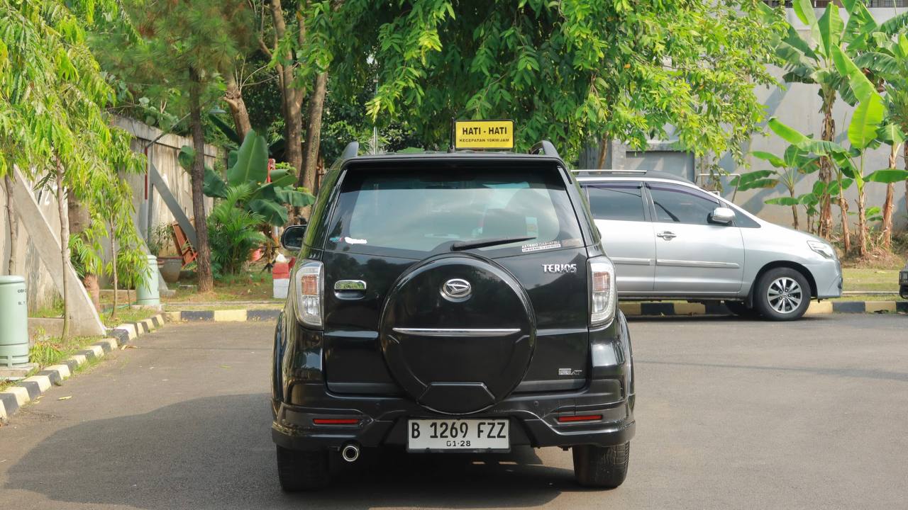 Old 2017 Daihatsu Terios  R 1.5 AT R 1.5 AT