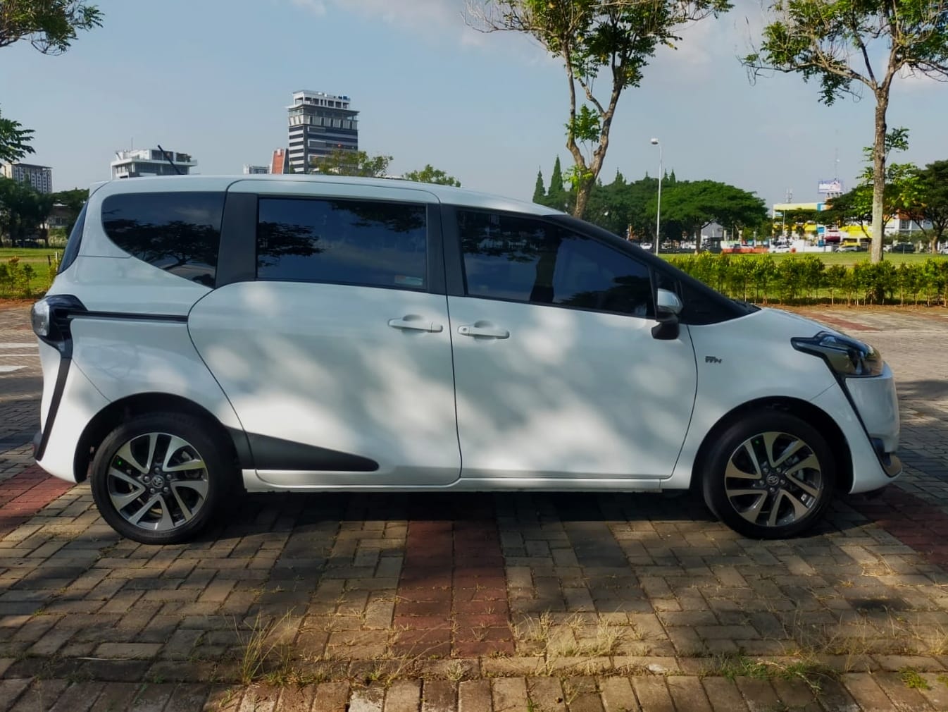 Dijual 2017 Toyota Sienta 1.5L V AT 1.5L V AT Bekas
