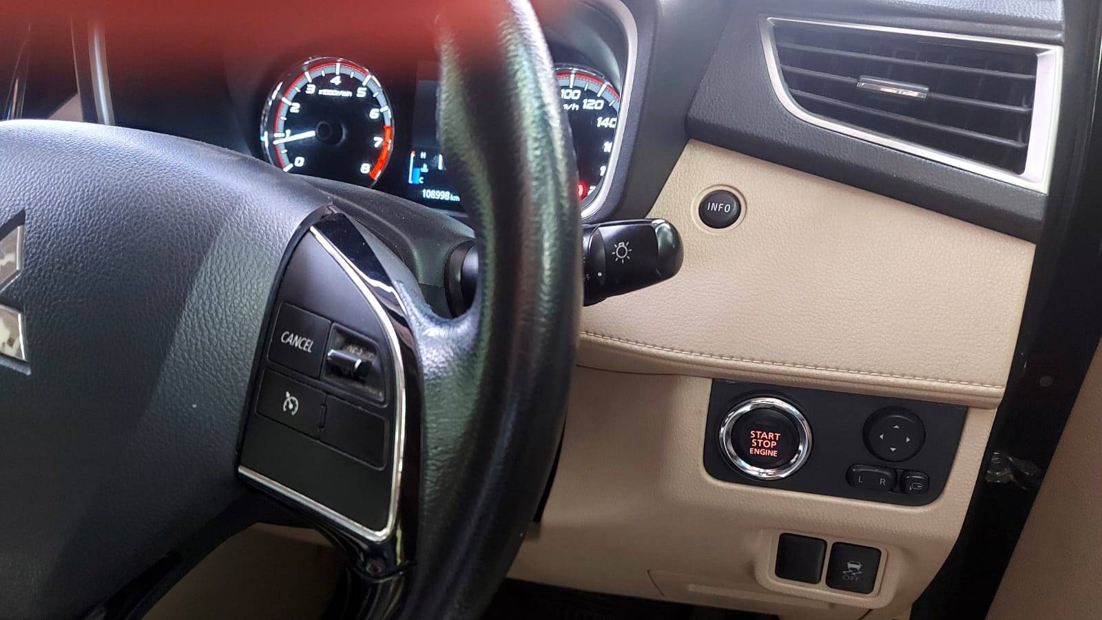 2018 Mitsubishi Xpander  Ultimate AT 2018 Mitsubishi Xpander  Ultimate AT