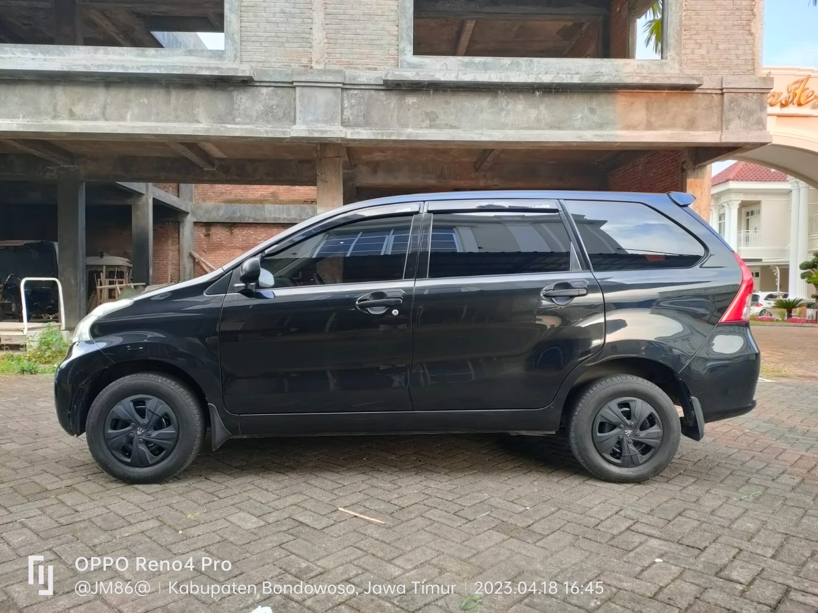 2015 Daihatsu Xenia  1.3 X MT 2015 Daihatsu Xenia  1.3 X MT