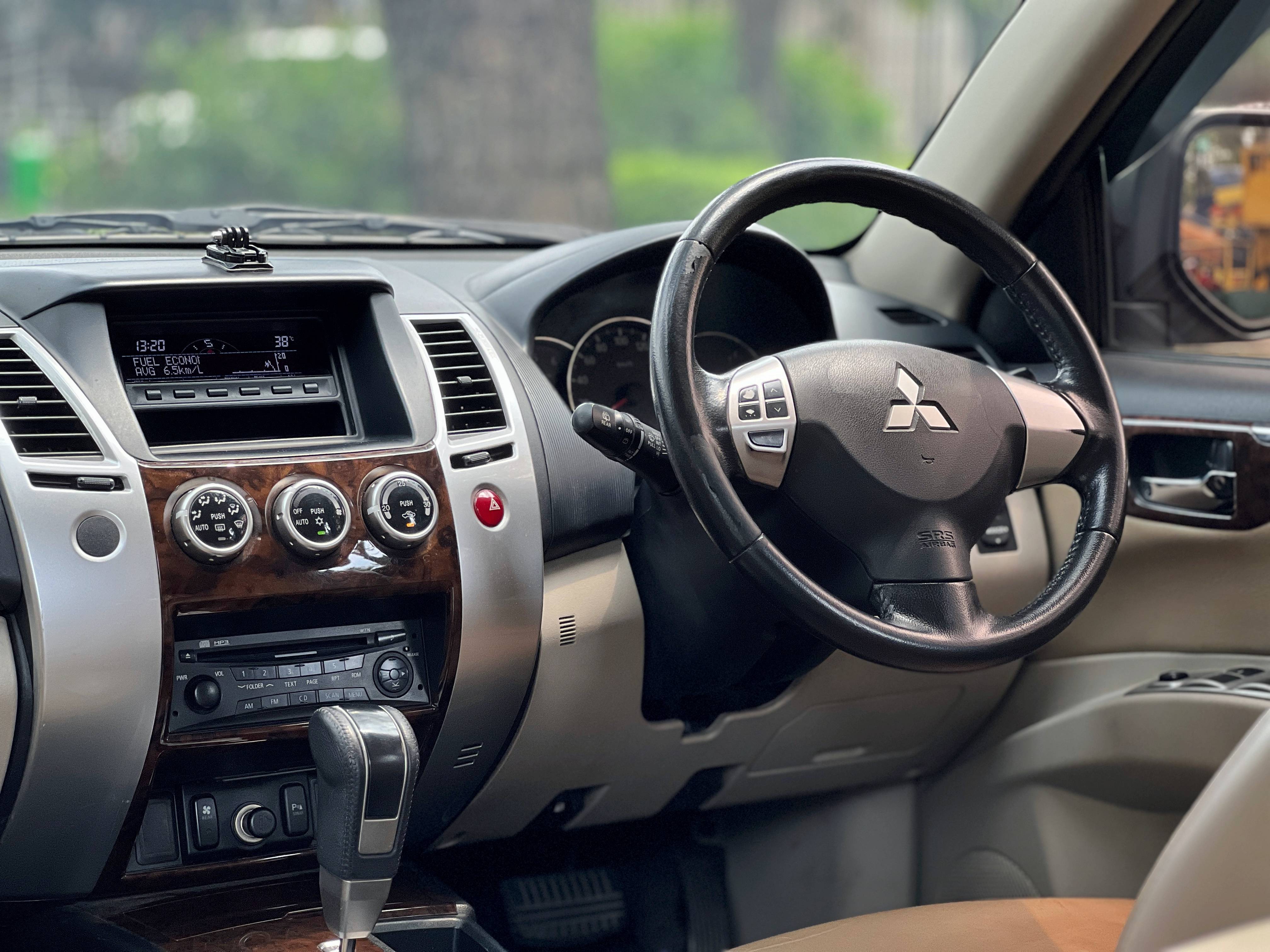 2012 Mitsubishi Pajero 2.5 EXCEED 4X2 A/T JEP 2012 Mitsubishi Pajero 2.5 EXCEED 4X2 A/T JEP