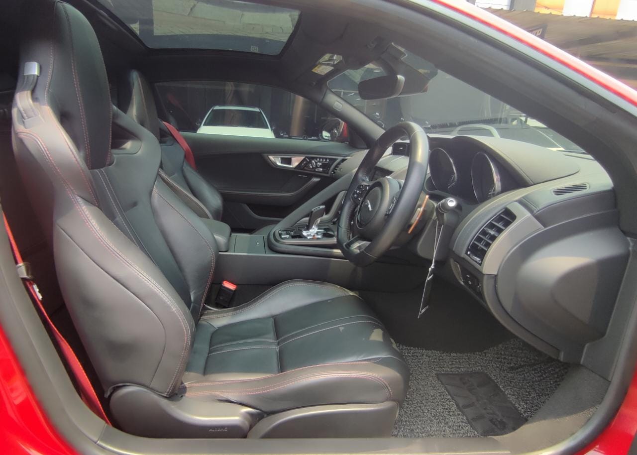 2015 Jaguar F-Type Coupe Coupe 3.0 L AT 2015 Jaguar F-Type Coupe Coupe 3.0 L AT