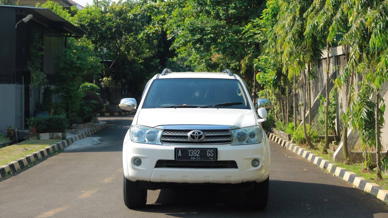 Old 2011 Toyota Fortuner 4X2 2.5L AT TRD 4X2 2.5L AT TRD