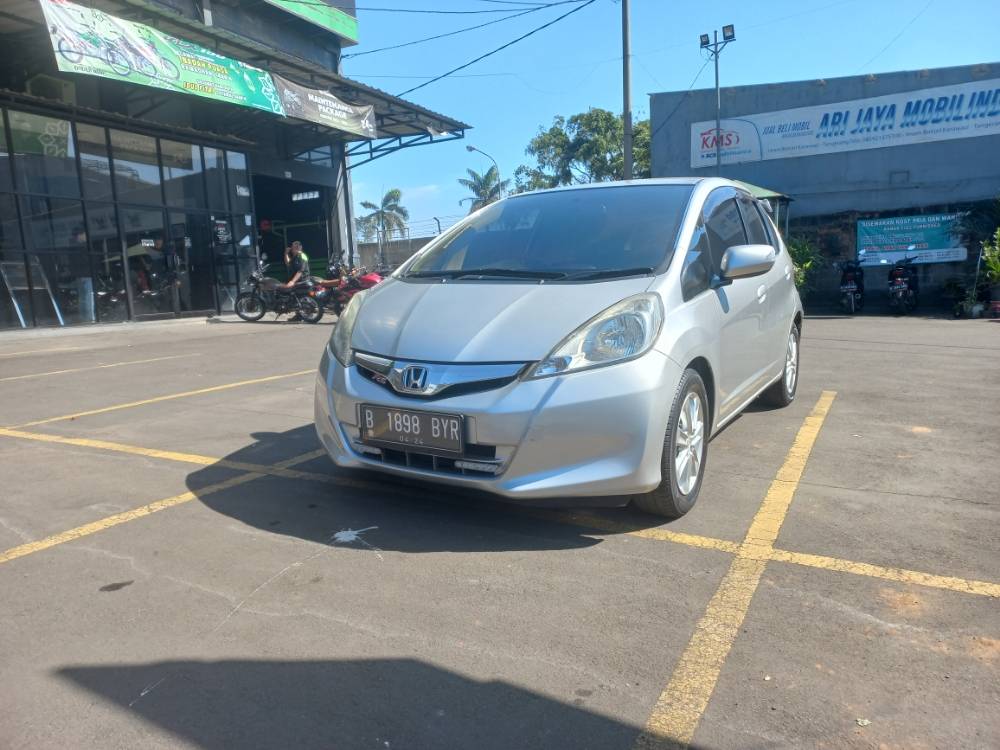 2013 Honda Jazz  1.5L S AT 1.5L S AT tua