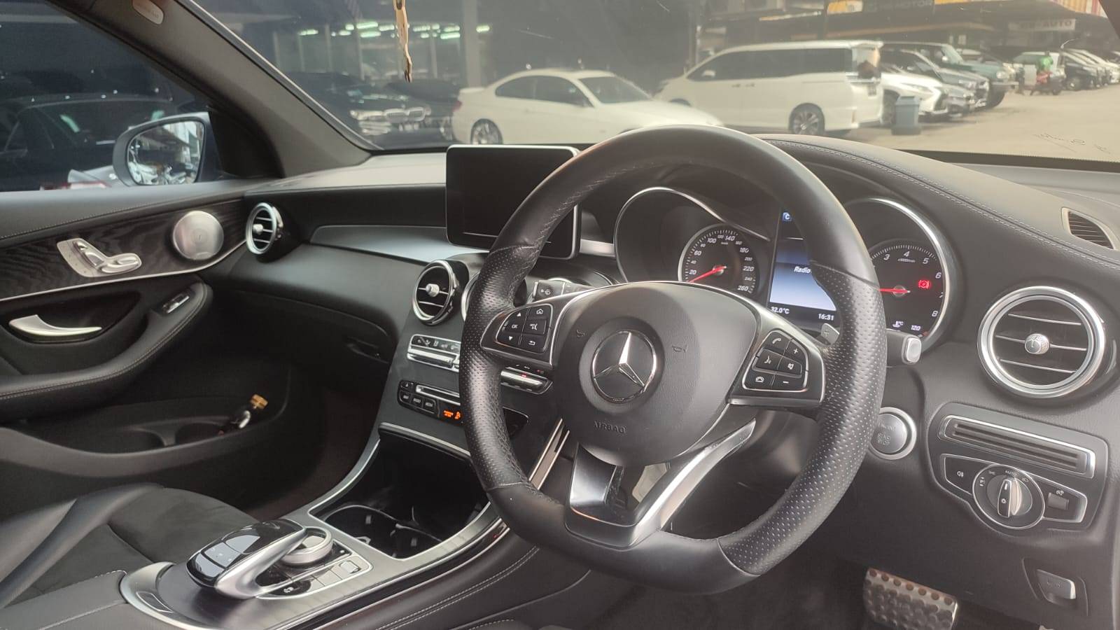 Dijual 2019 Mercedes Benz GLC-Class 200 AMG Line 200 AMG Line Bekas