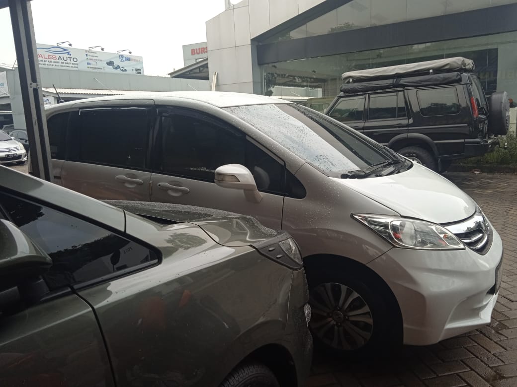 2012 Honda Freed  E AT 2012 Honda Freed  E AT