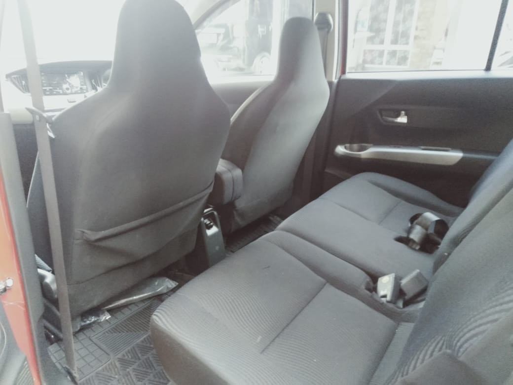 2017 Daihatsu Sigra 1.2 R DLX AT 2017 Daihatsu Sigra 1.2 R DLX AT