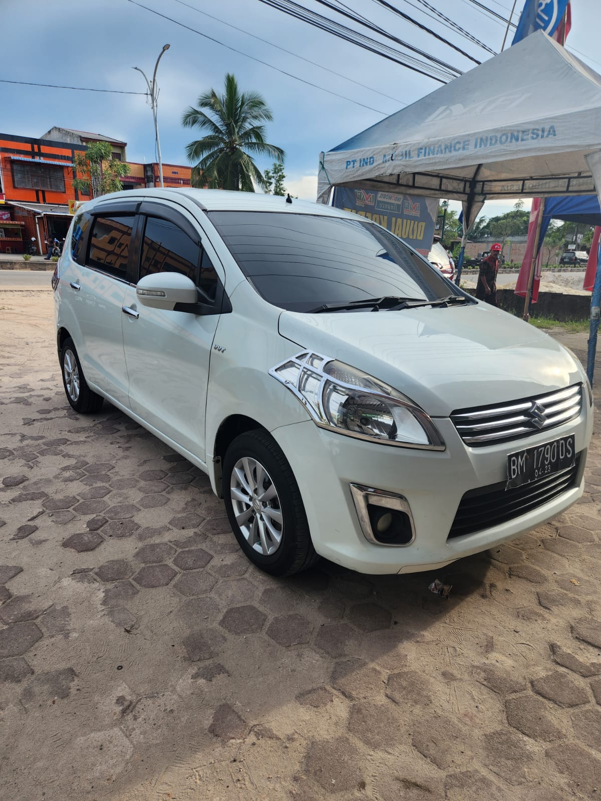 2013 Suzuki Ertiga  2013 Suzuki Ertiga