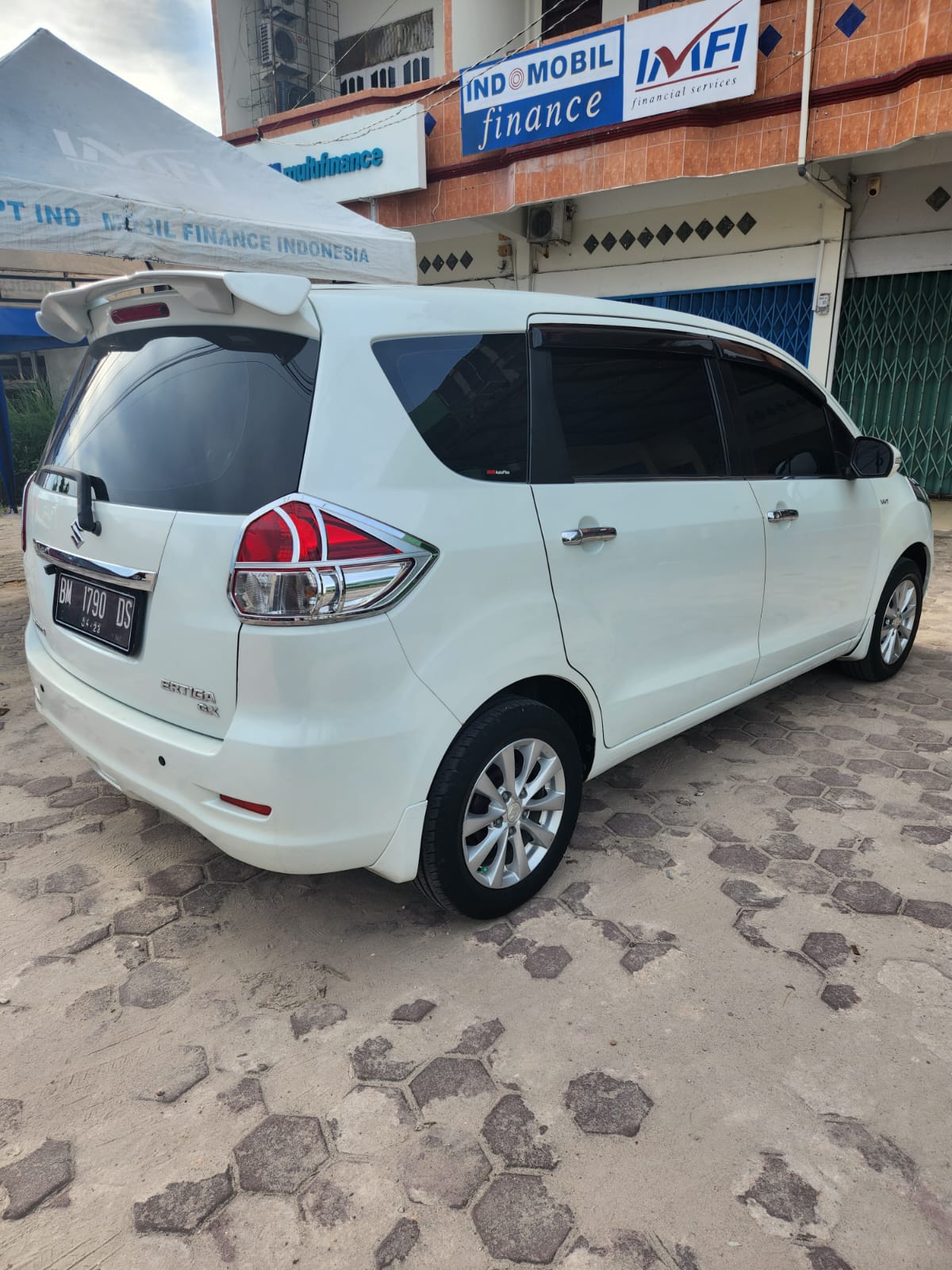 2013 Suzuki Ertiga  2013 Suzuki Ertiga