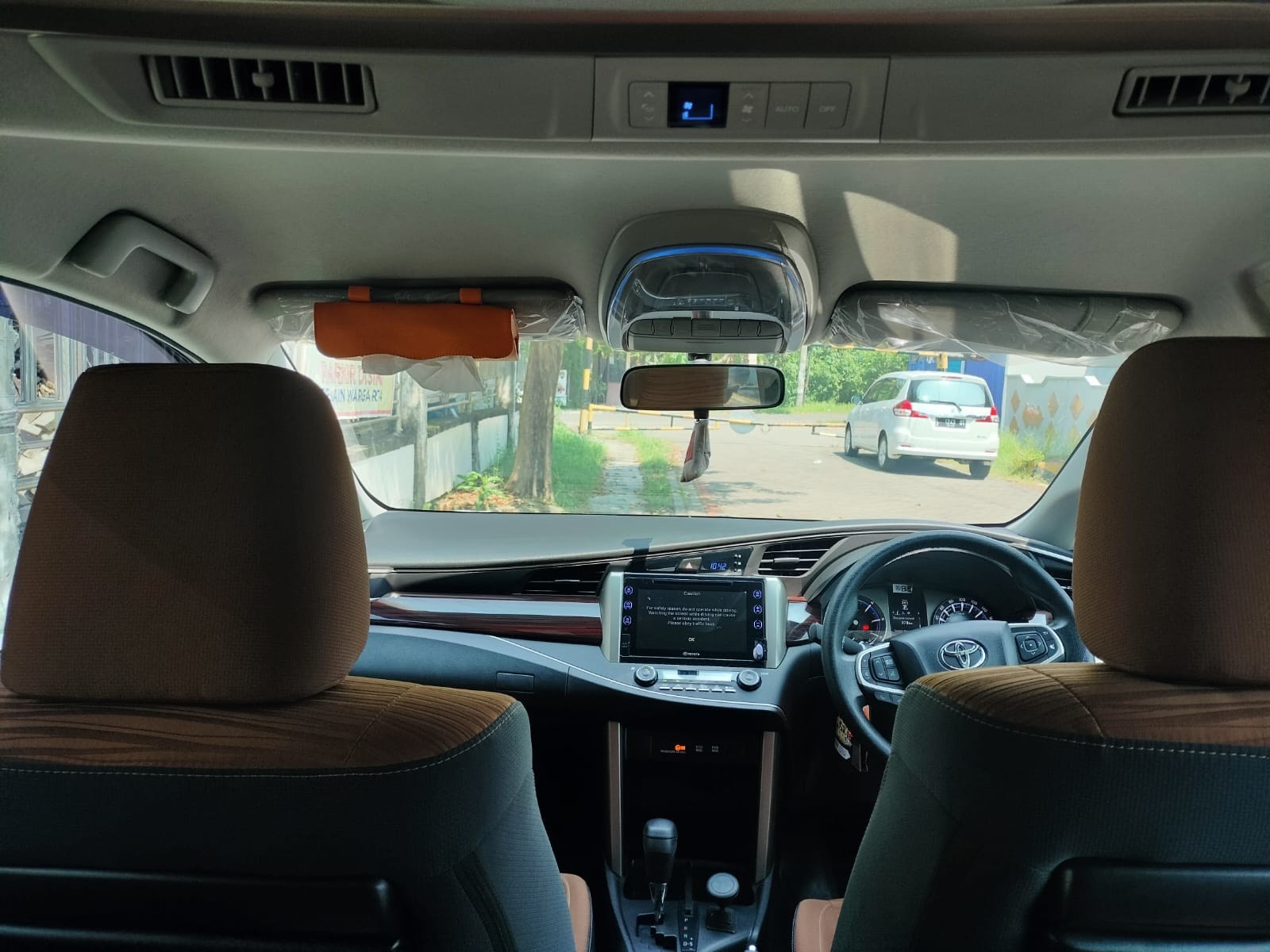 2016 Toyota Kijang Innova REBORN 2.4 V AT DIESEL 2016 Toyota Kijang Innova REBORN 2.4 V AT DIESEL