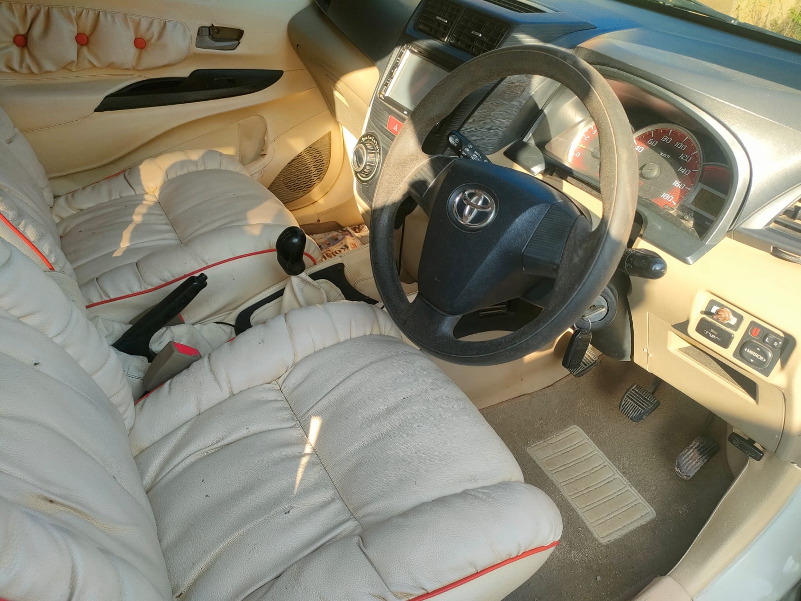 2012 Toyota Avanza  1.5 G MT 2012 Toyota Avanza  1.5 G MT