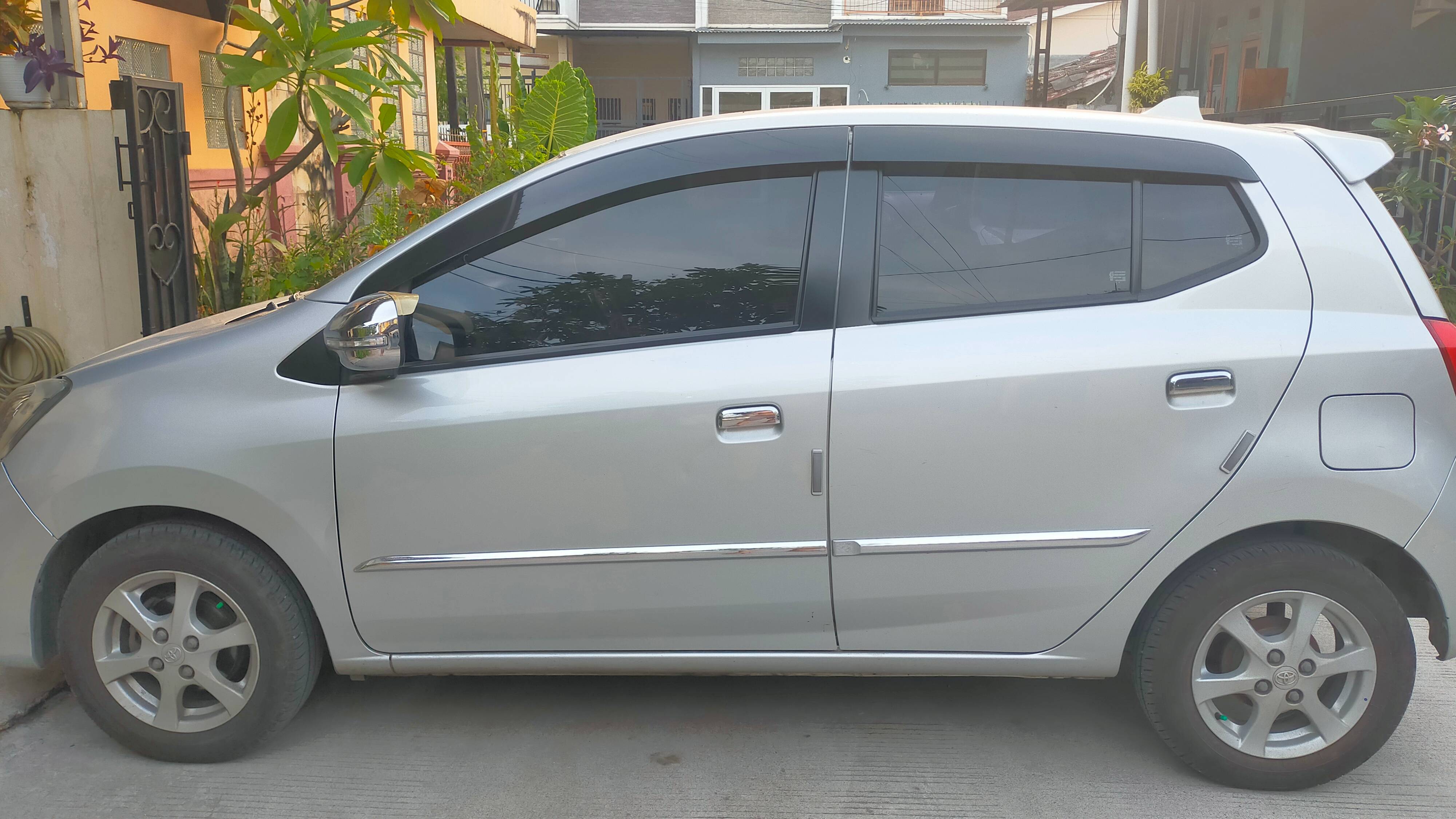 2013 Toyota Agya 1.0L AT 2013 Toyota Agya 1.0L AT