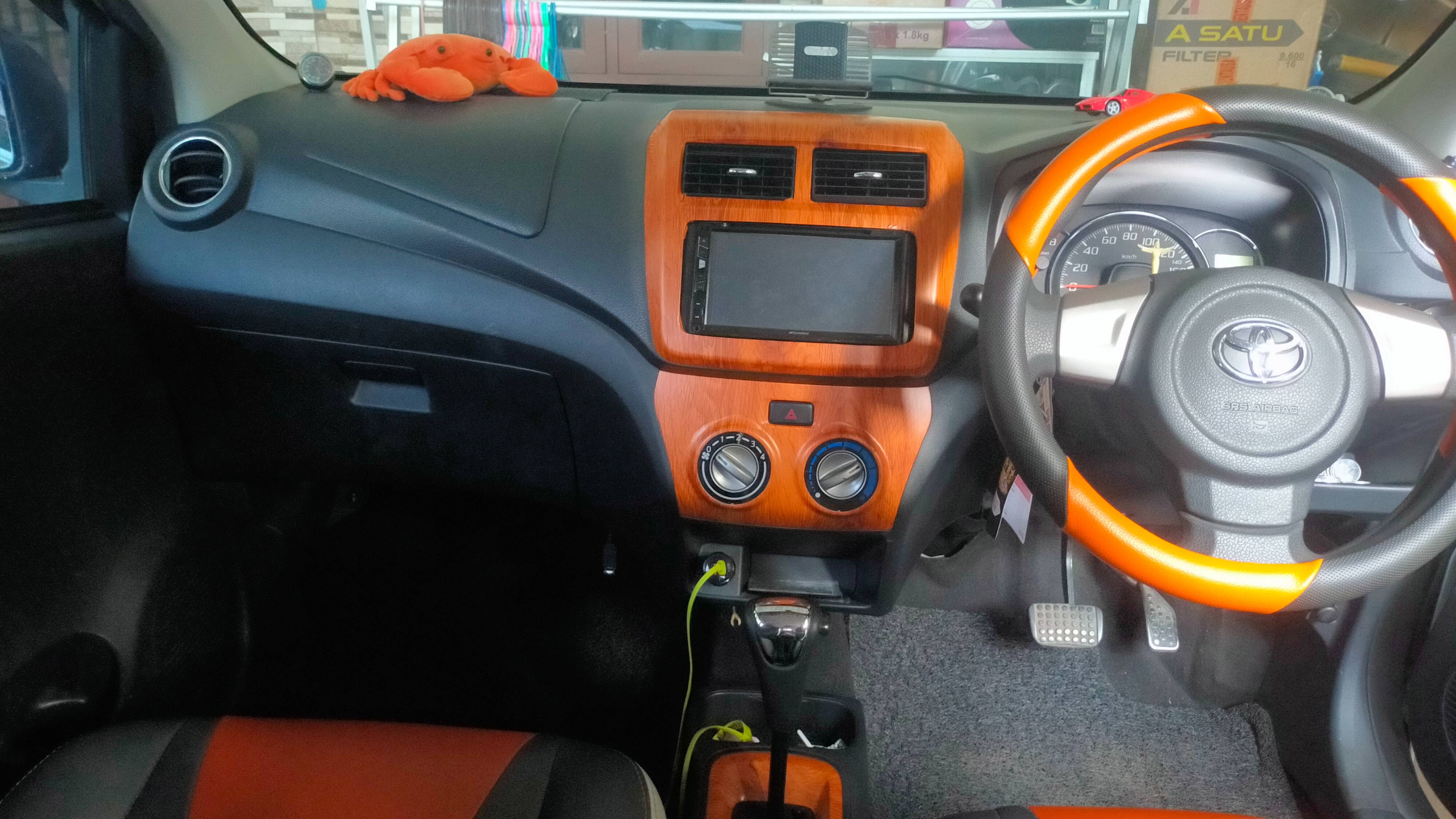 2013 Toyota Agya 1.0L AT 2013 Toyota Agya 1.0L AT