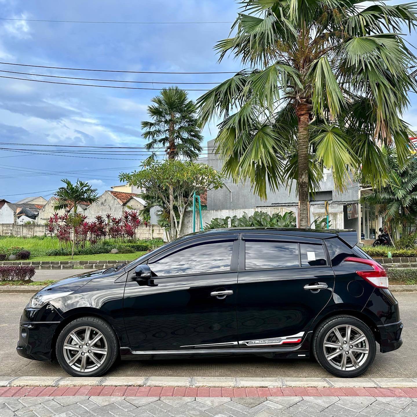 2016 Toyota Yaris TRD SPORTIVO 1.5L CVT 2016 Toyota Yaris TRD SPORTIVO 1.5L CVT