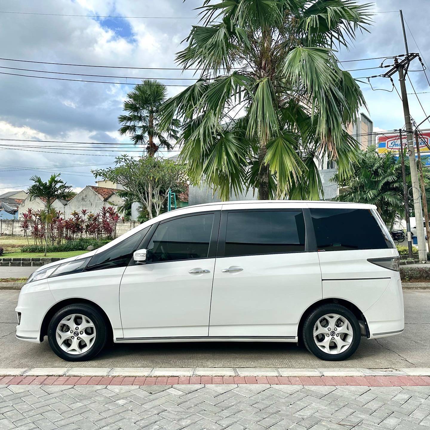 2015 Mazda Biante 2.0L Sky Active AT 2015 Mazda Biante 2.0L Sky Active AT