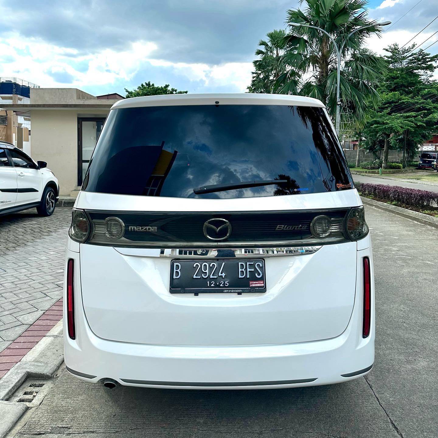 2015 Mazda Biante 2.0L Sky Active AT 2015 Mazda Biante 2.0L Sky Active AT