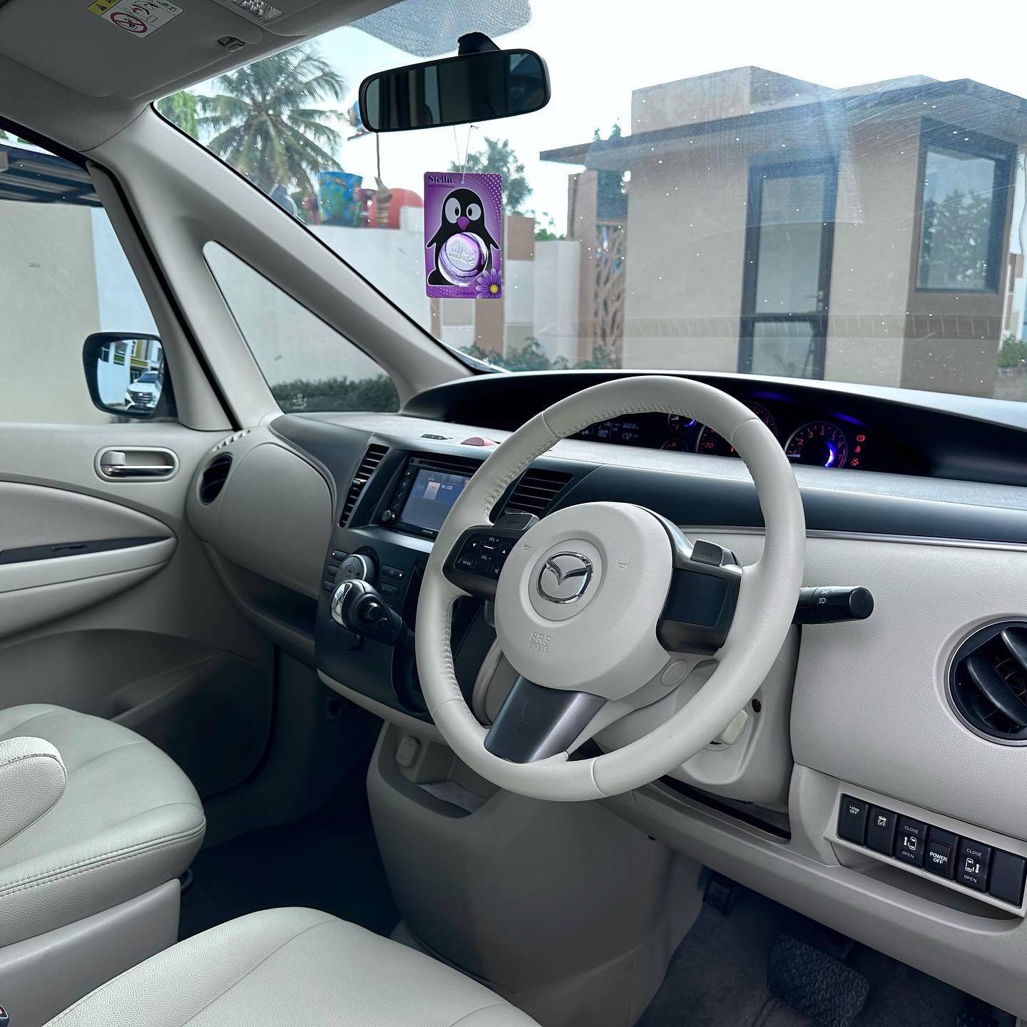 2015 Mazda Biante 2.0L Sky Active AT 2015 Mazda Biante 2.0L Sky Active AT