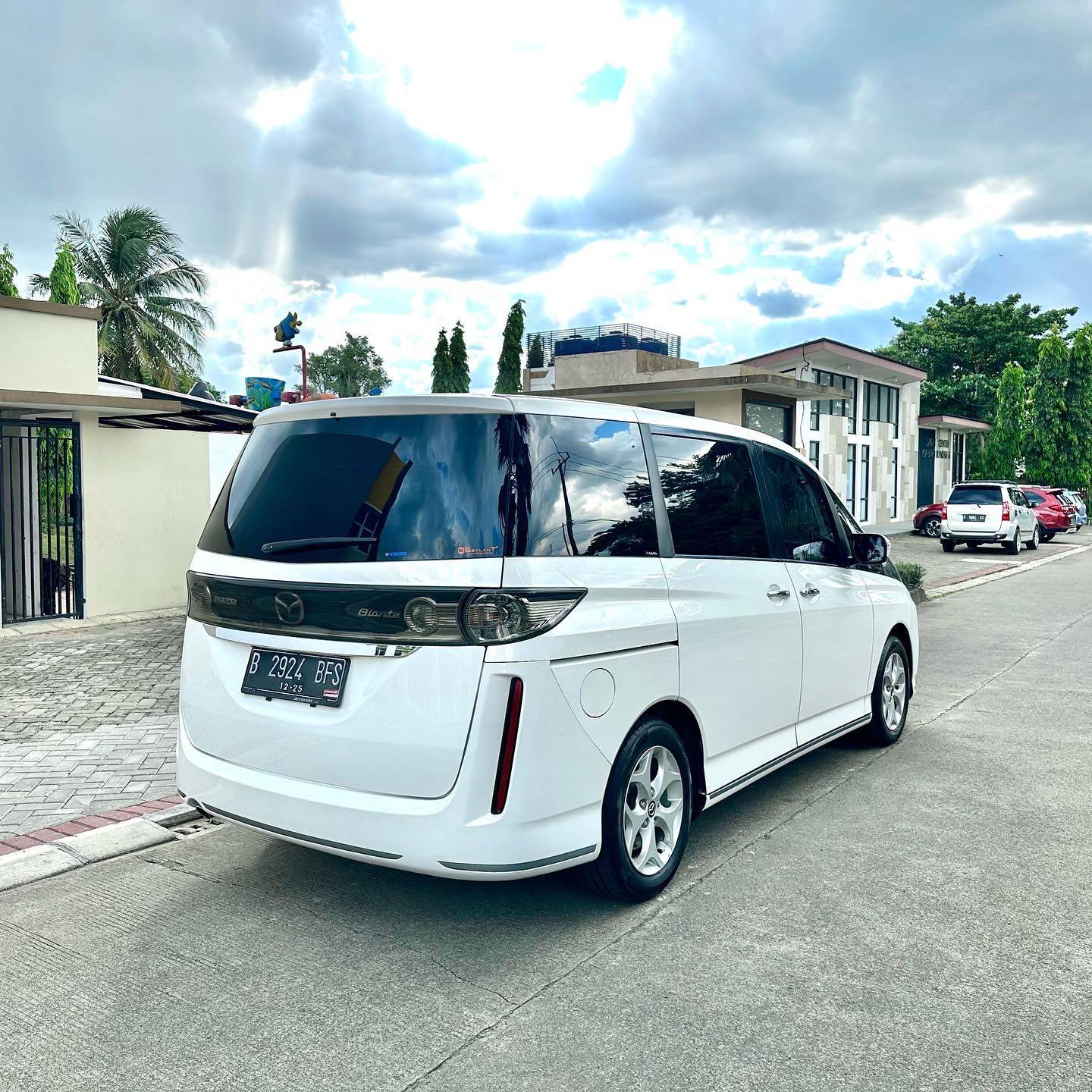 2015 Mazda Biante 2.0L Sky Active AT 2015 Mazda Biante 2.0L Sky Active AT