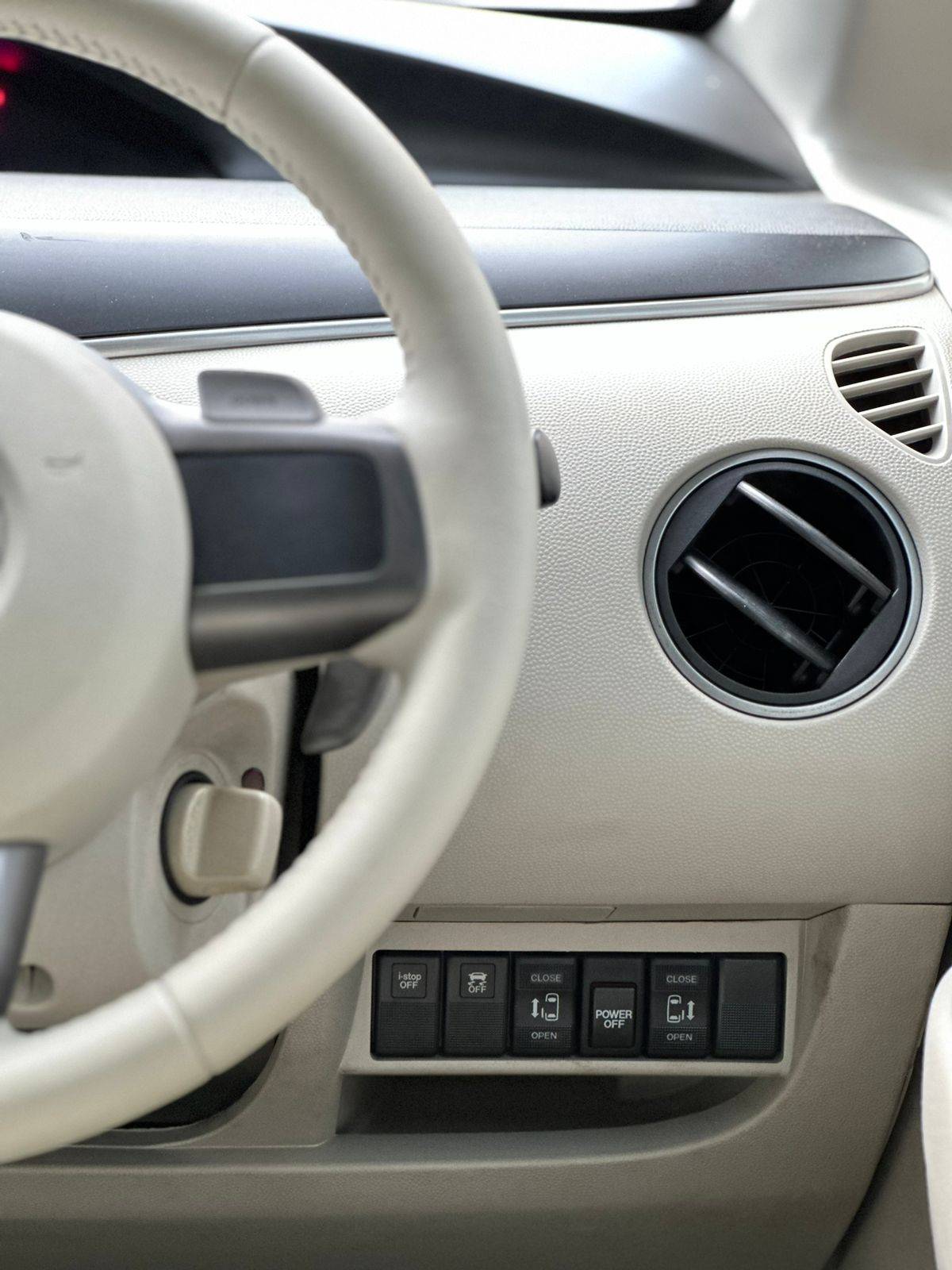 2015 Mazda Biante 2.0L Sky Active AT 2015 Mazda Biante 2.0L Sky Active AT