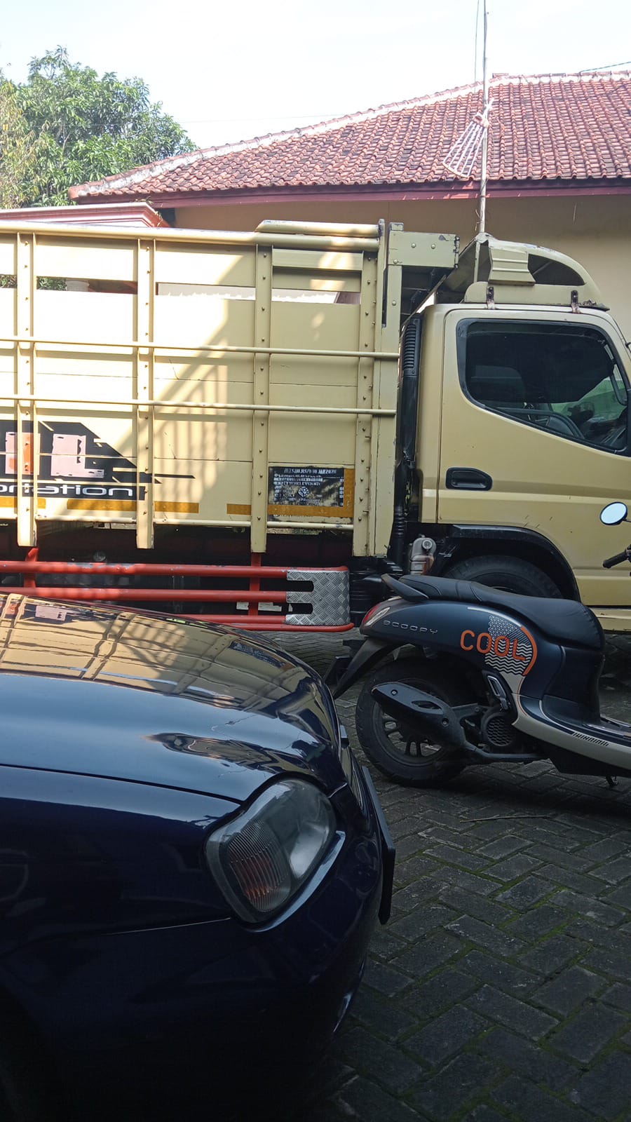 2014 Mitsubishi L300  L 300 SOLAR PU 2014 Mitsubishi L300  L 300 SOLAR PU