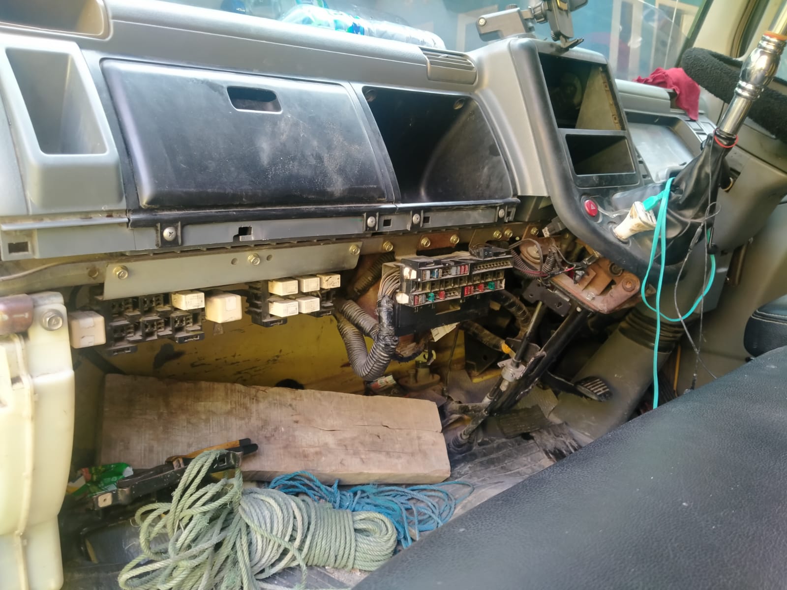 2014 Mitsubishi L300  L 300 SOLAR PU 2014 Mitsubishi L300  L 300 SOLAR PU