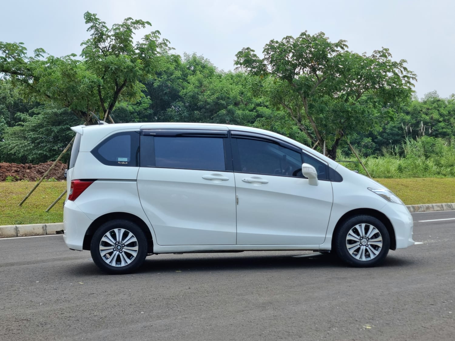 2013 Honda Freed 2013 Honda Freed