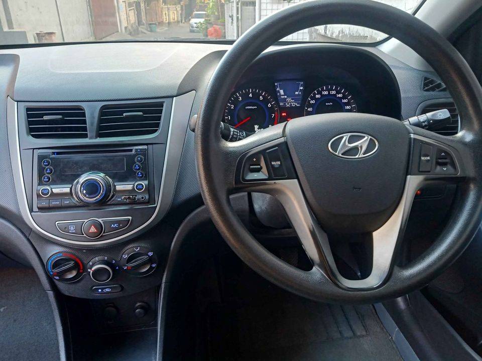2013 Hyundai Grand Avega GL MT 2013 Hyundai Grand Avega GL MT