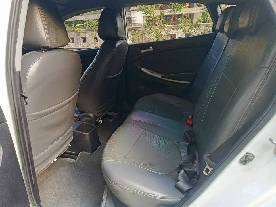 2013 Hyundai Grand Avega GL MT 2013 Hyundai Grand Avega GL MT