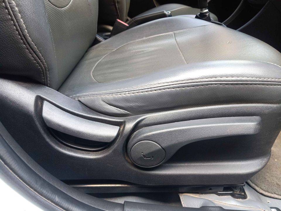 2013 Hyundai Grand Avega GL MT 2013 Hyundai Grand Avega GL MT