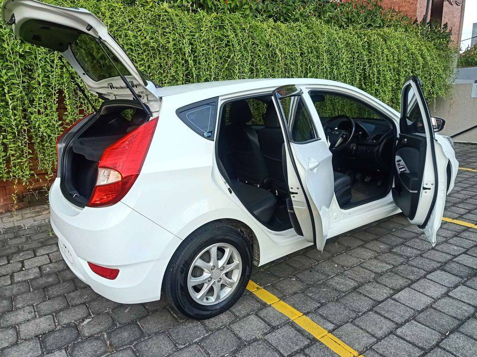 2013 Hyundai Grand Avega GL MT 2013 Hyundai Grand Avega GL MT