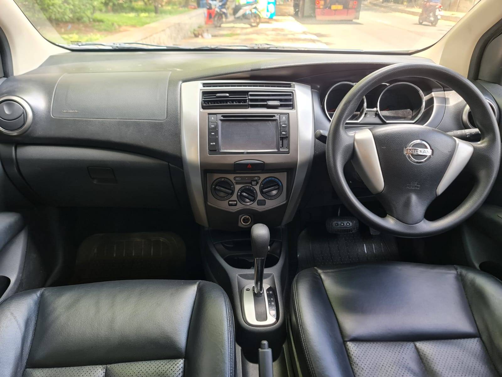 2013 Nissan Grand Livina X GEAR 1.5L AT X GEAR 1.5L AT tua