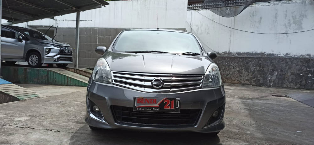 2013 Nissan Grand Livina 1.5 XV MT 1.5 XV MT bekas